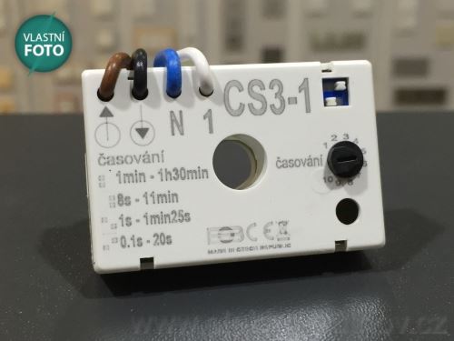 Elektrobock časový spínač CS3-1 pod vypínač zapne ventilátor po vypnutí osvětlení